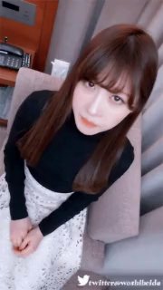 甜美肉嘟嘟美女！玩起来超级骚！无毛骚穴双洞齐插，翘起大肥臀后入爆菊，假屌椅子上骑坐